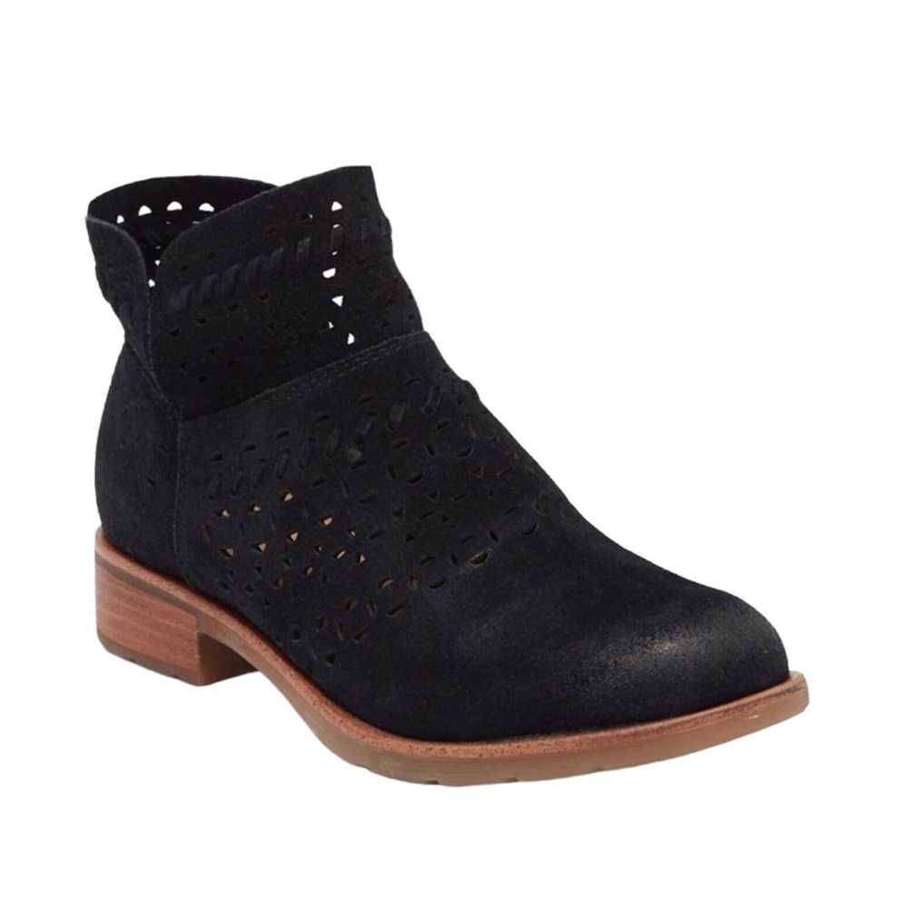 Sofft Bristow black booties